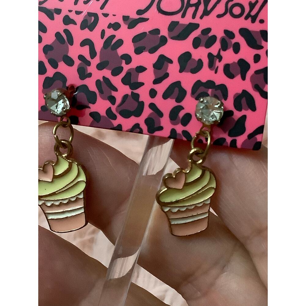🧁🧁🧁🧁New betseyville earrings cupcake 🧁 🧁🧁🧁🧁